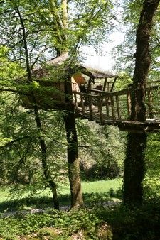Une maison dans les arbres : Quistinid Une maison dans les arbres : Quistinid